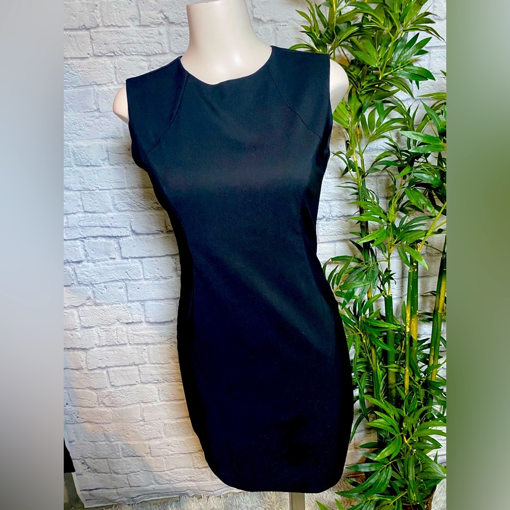 Icōne Women’s Stunning Little Black Dress with Peekaboo Back